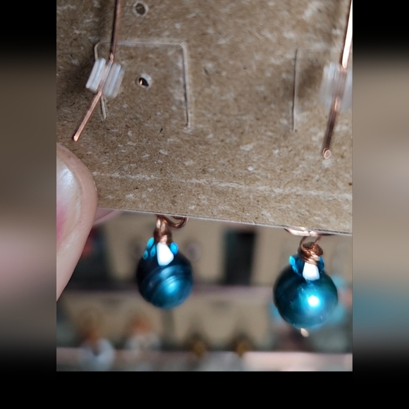 NWT Spiral Wrapped Earring Dangles with Freshwater Pearls - Picture 3 of 3